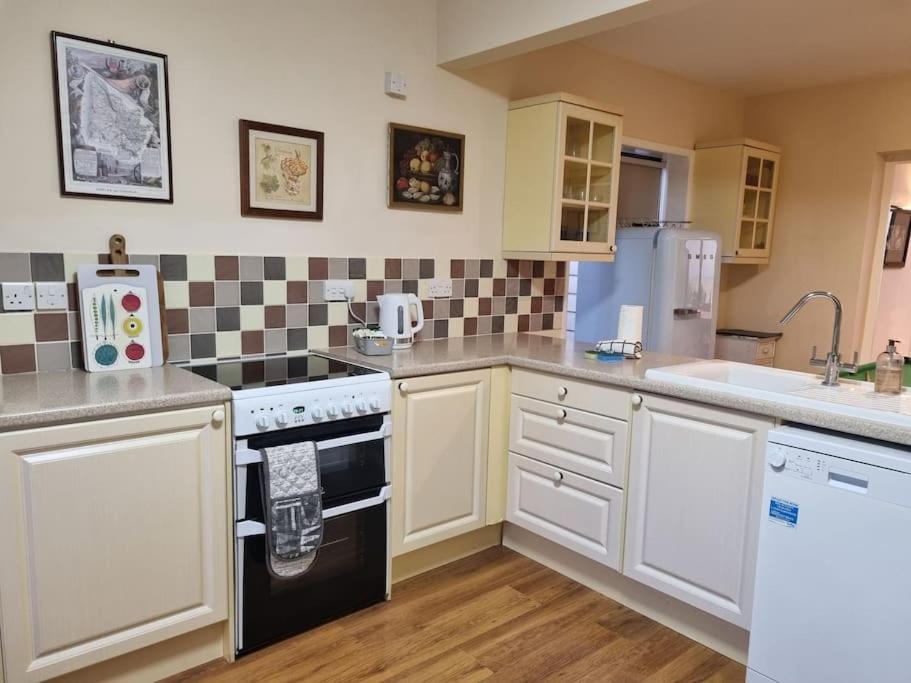 Spacious Detached Home With Beautiful Seaviews, Sleeps 6 Trimingham Exterior foto